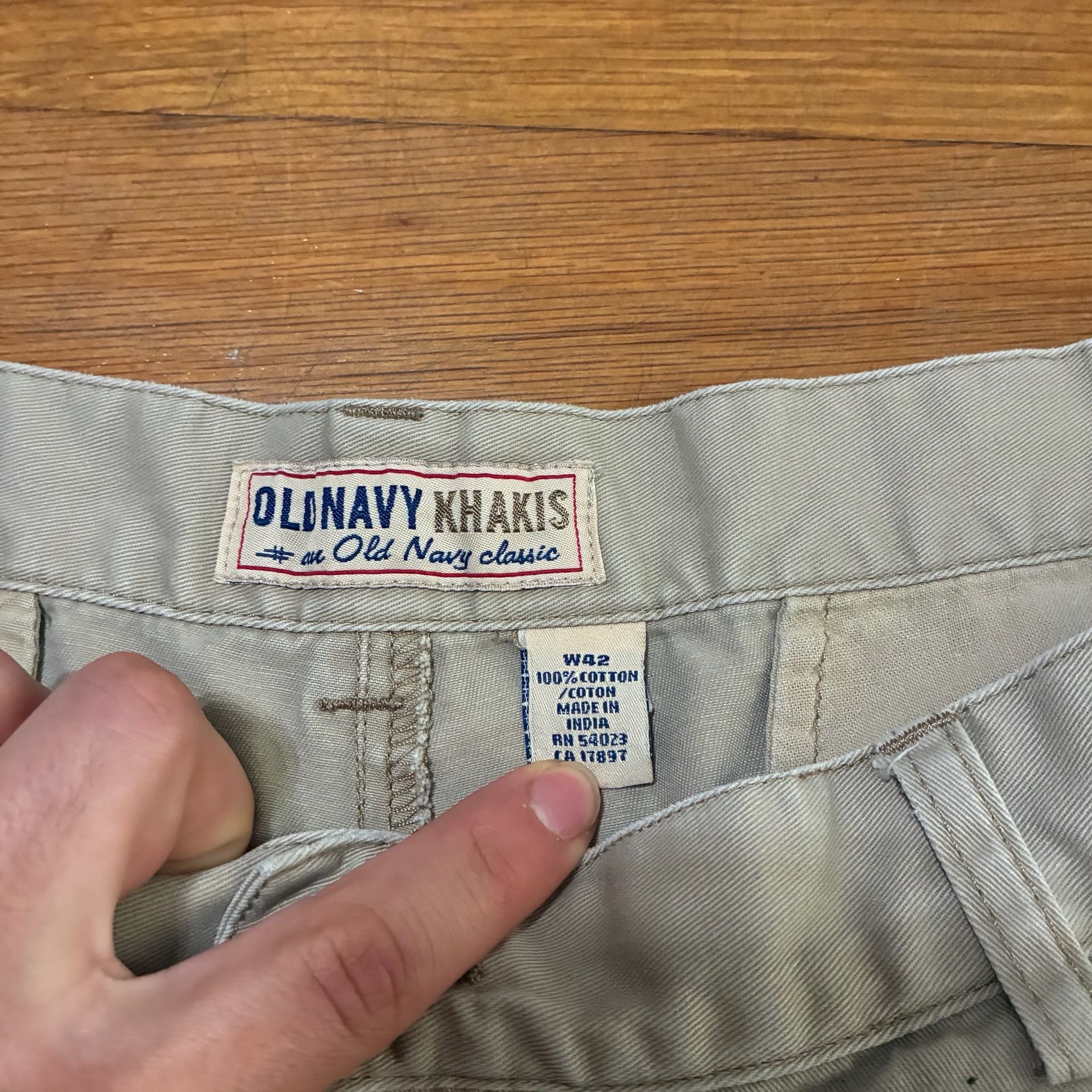 Old Navy Pleated Khaki Shorts Size 42 4