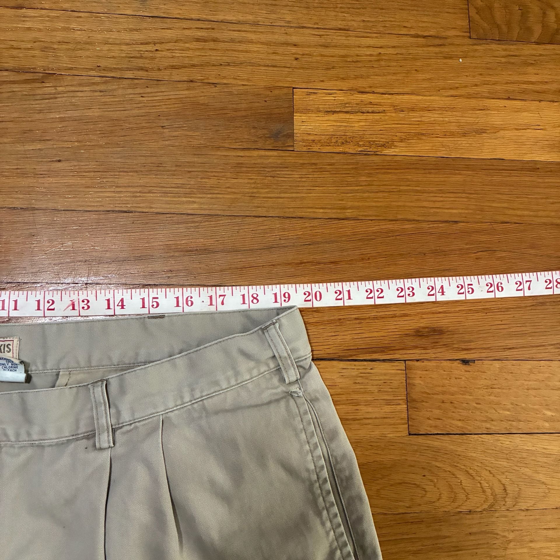 Old Navy Pleated Khaki Shorts Size 42 5