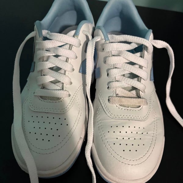 Woman's new balances New Balance 4.5 big kids n woman’s size 5