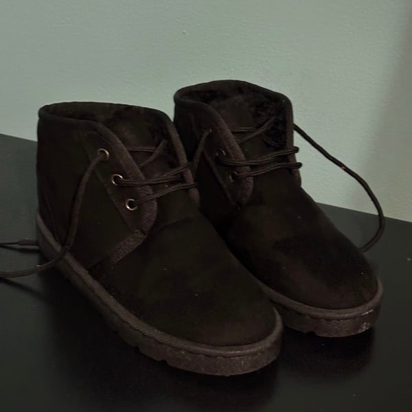 UGG Neumel Black Suede Lace-Up Chukka Boots size 5 