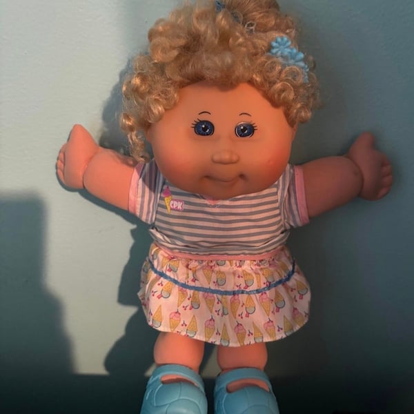 2009 Jakks Pacific Cabbage Patch Kids 14" Blonde Blue Eyes Ice Cream Girl Doll with Extra Hair Braids