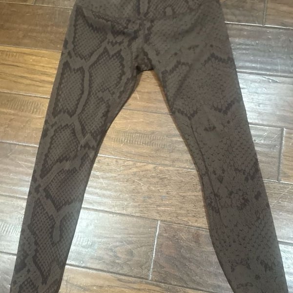 Varley Luna High-Rise Leggings in Burnt Snake, Size M