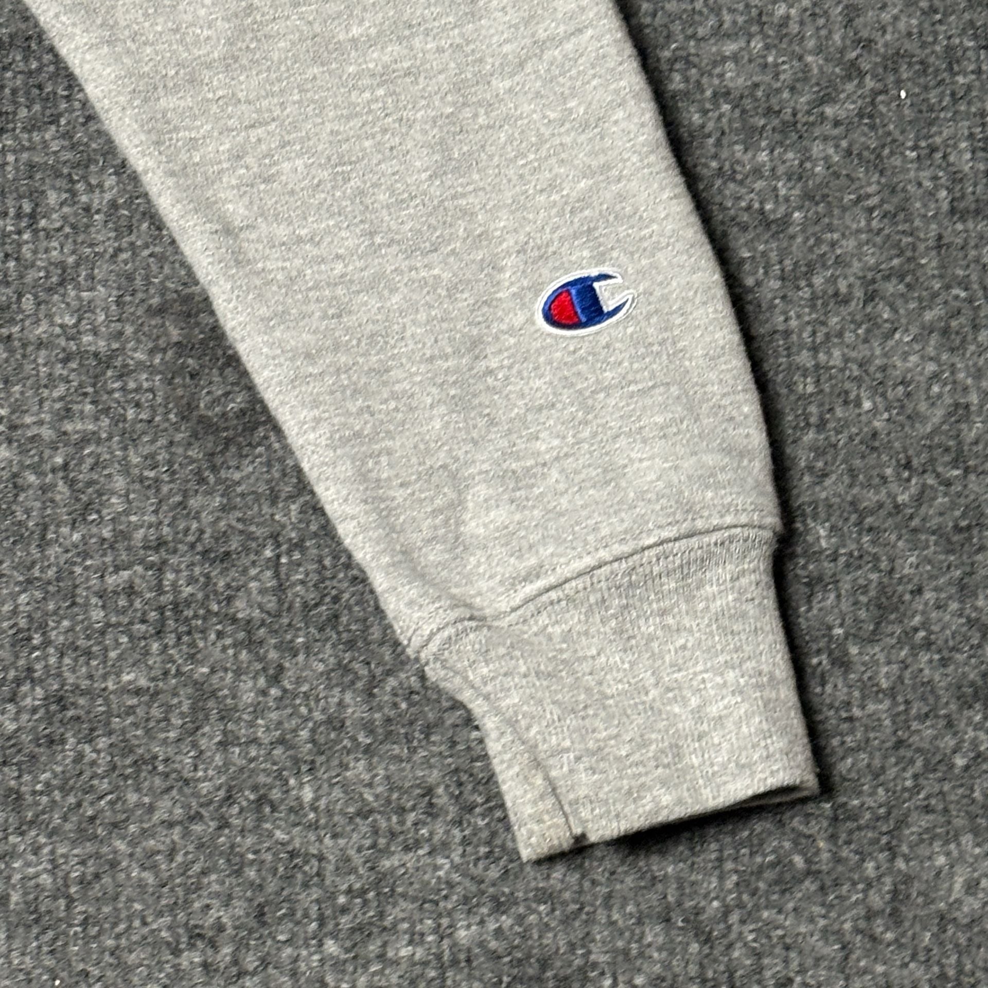 Champion Crewneck Sweatshirt Womens Medium
Heather Gray Reverse Weave Pullover. 8