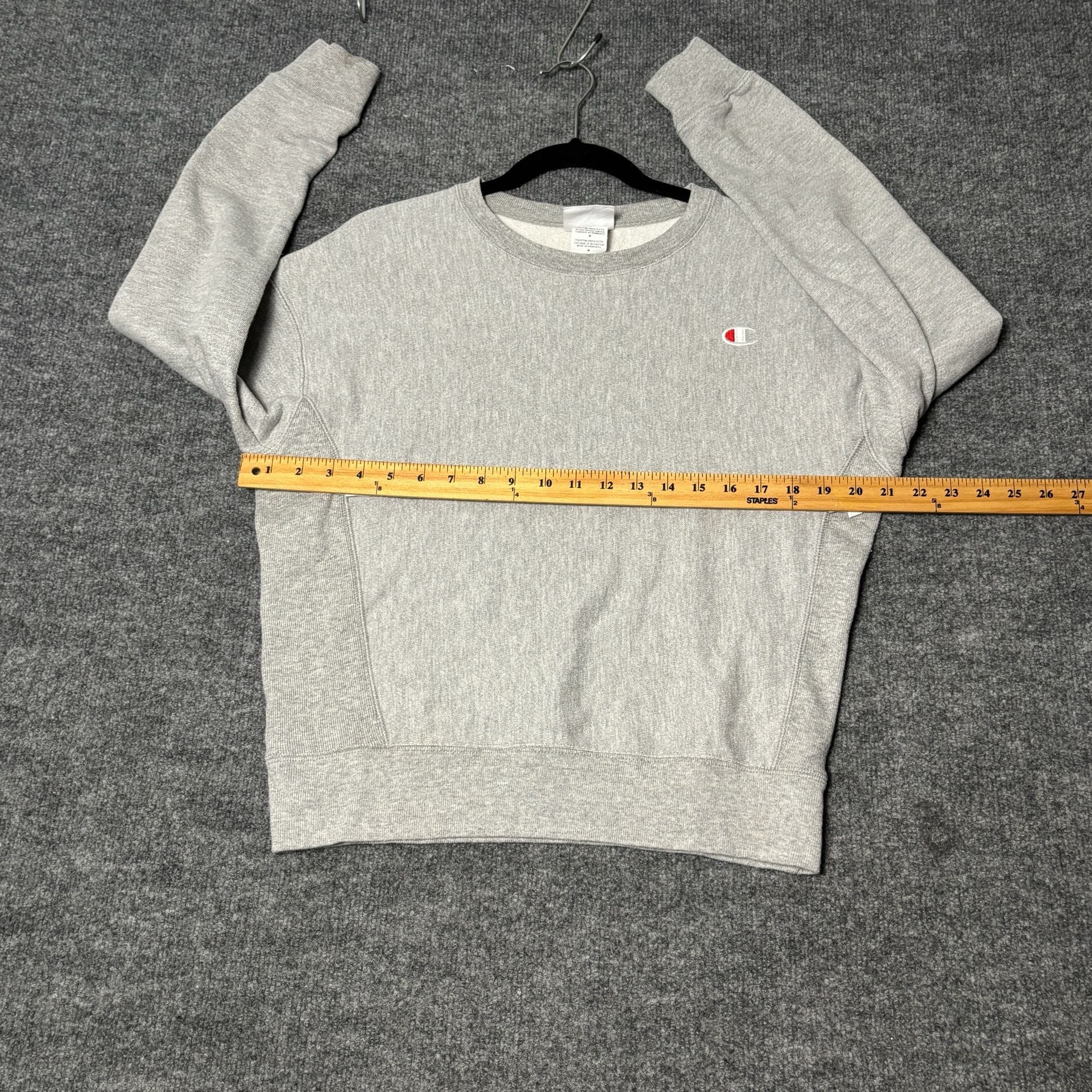Champion Crewneck Sweatshirt Womens Medium
Heather Gray Reverse Weave Pullover. 9
