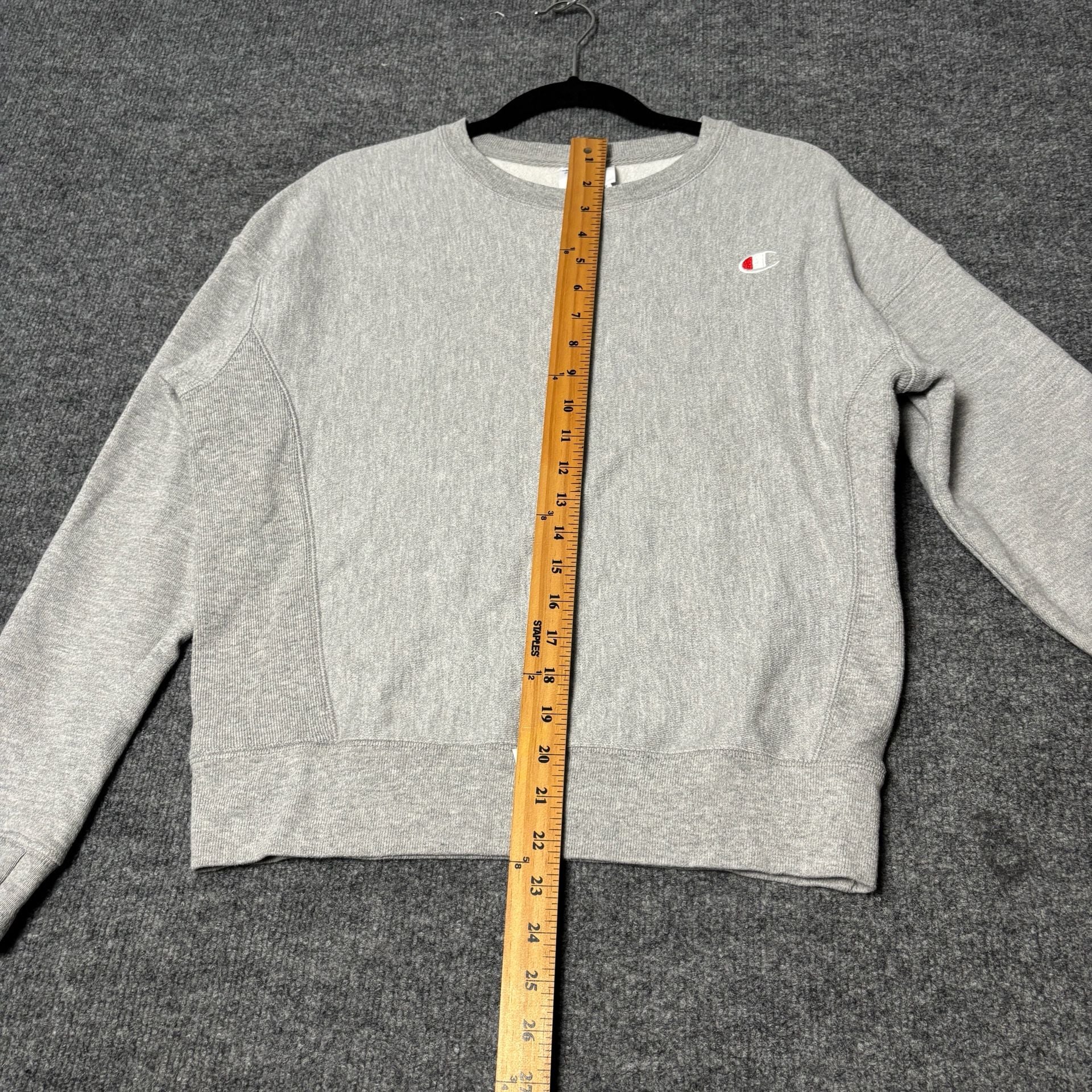 Champion Crewneck Sweatshirt Womens Medium
Heather Gray Reverse Weave Pullover. 11