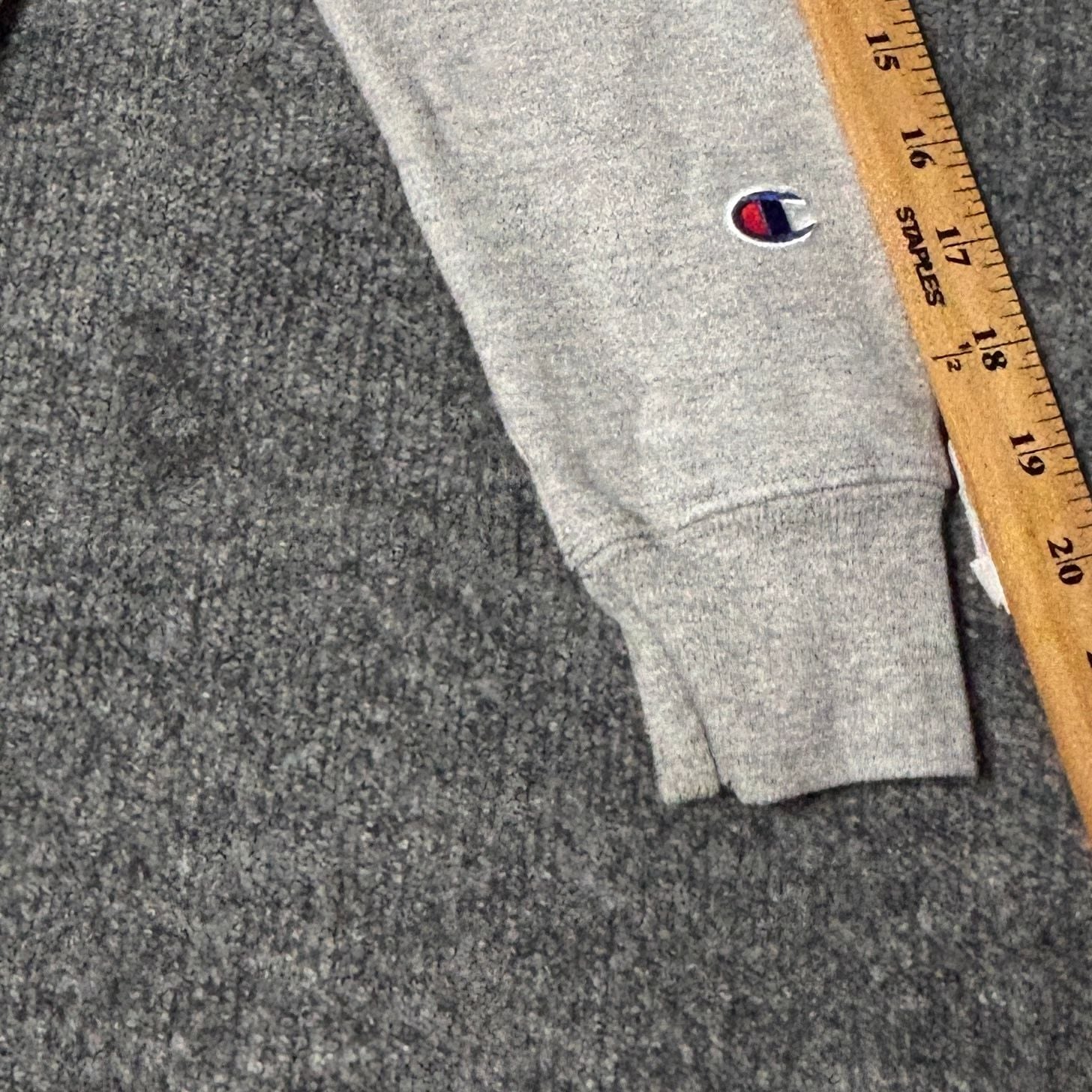 Champion Crewneck Sweatshirt Womens Medium
Heather Gray Reverse Weave Pullover. 14