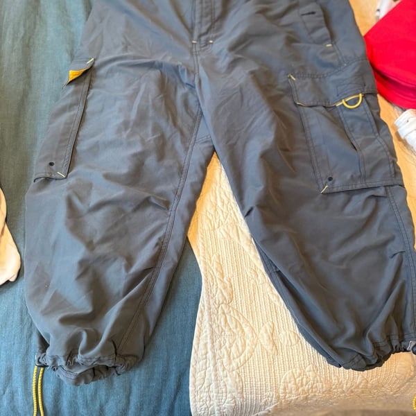 GAP Vintage Y2K Grey 3/4 Cargo Pants with Yellow Accents Size XL