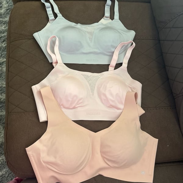 Lot of 3 Breezies Seamless Unlined Wirefree Comfort Bras Pastel Colors