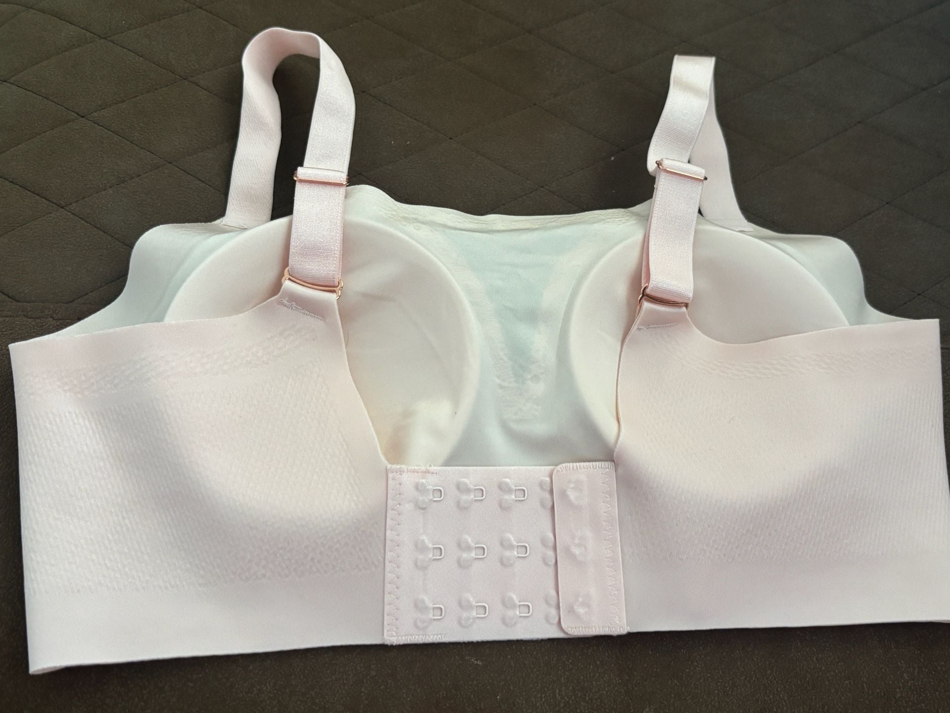 Lot of 3 Breezies Seamless Unlined Wirefree Comfort Bras Pastel Colors 10