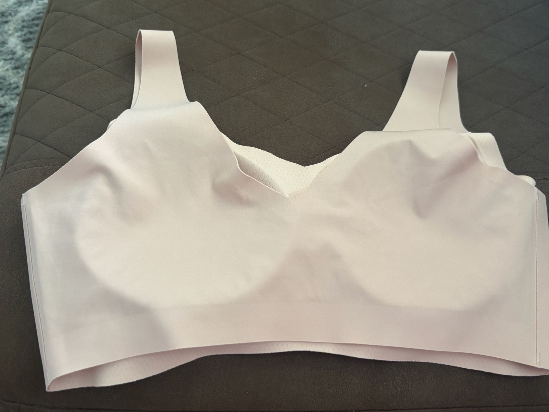Lot of 3 Breezies Seamless Unlined Wirefree Comfort Bras Pastel Colors 11