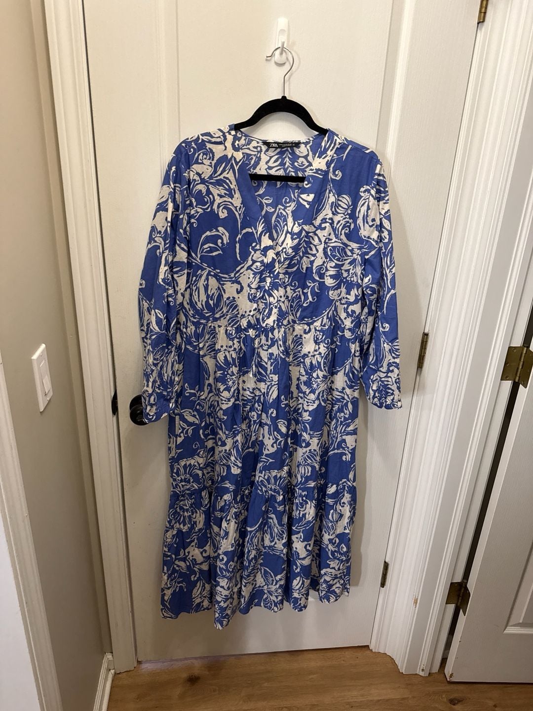 Zara Blue and White Floral Print Tiered V-Neck Midi Dress, Size XL 4