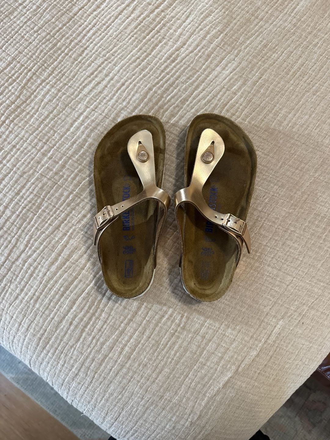 Birkenstock Gizeh Metallic Gold Thong Sandals Size 38 1