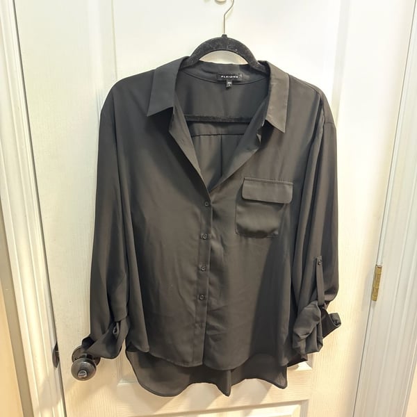 Pleione Black Roll-Tab Sleeve Button-Down Blouse Size L