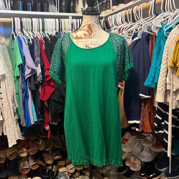 Umgee Emerald Green Crochet Raglan Sleeve Frayed Hem Linen Blend Tunic Top