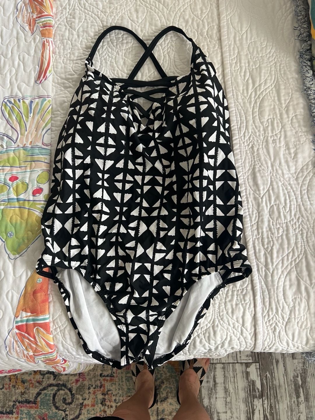 Time and Tru One-Piece Swimsuit Women's Size XL Black/White Moon Gaze Strappy H2 2