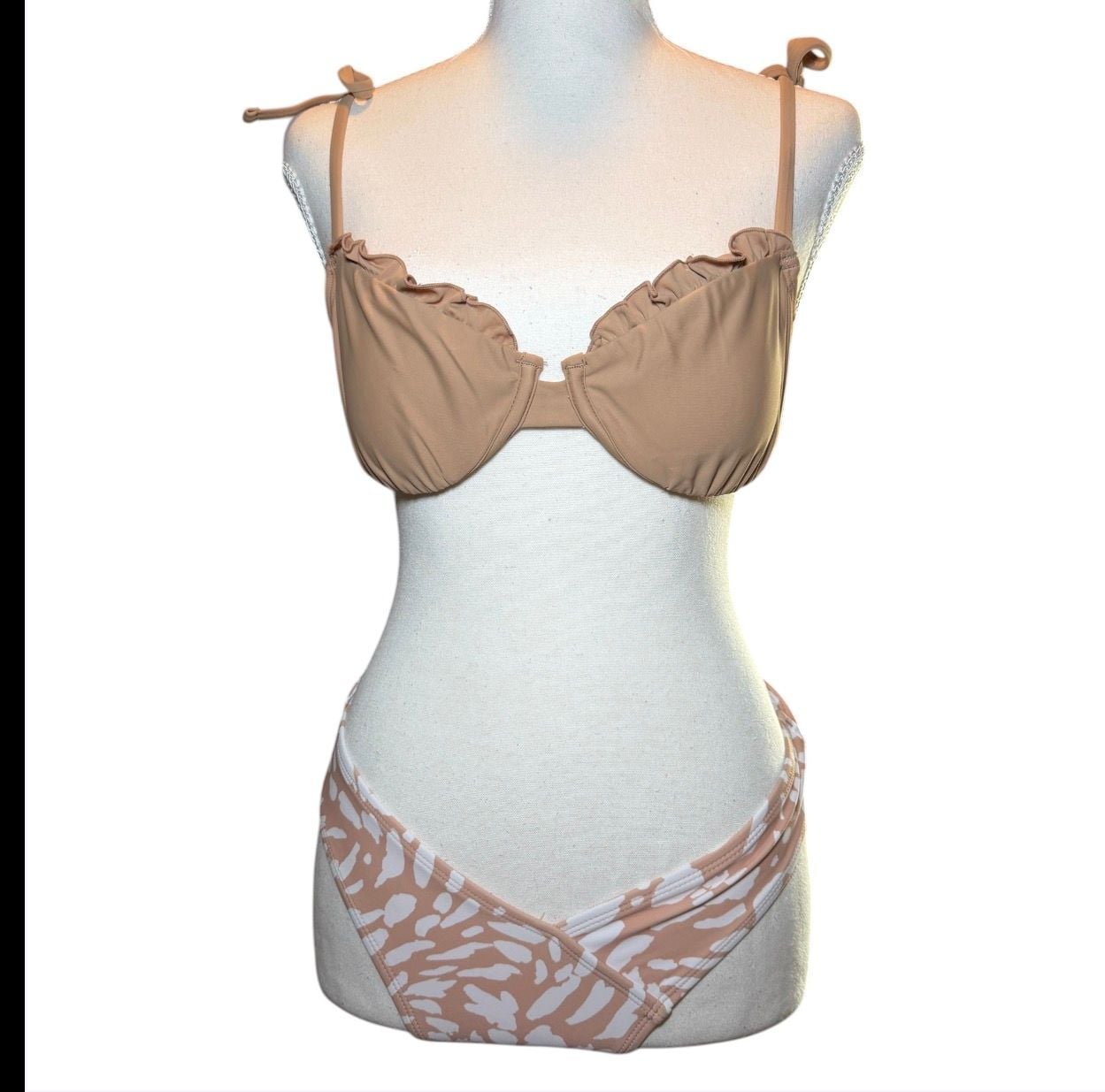 Cupshe Bikini Set Small Tan Ruffle Underwire Top V Front Bottoms 7