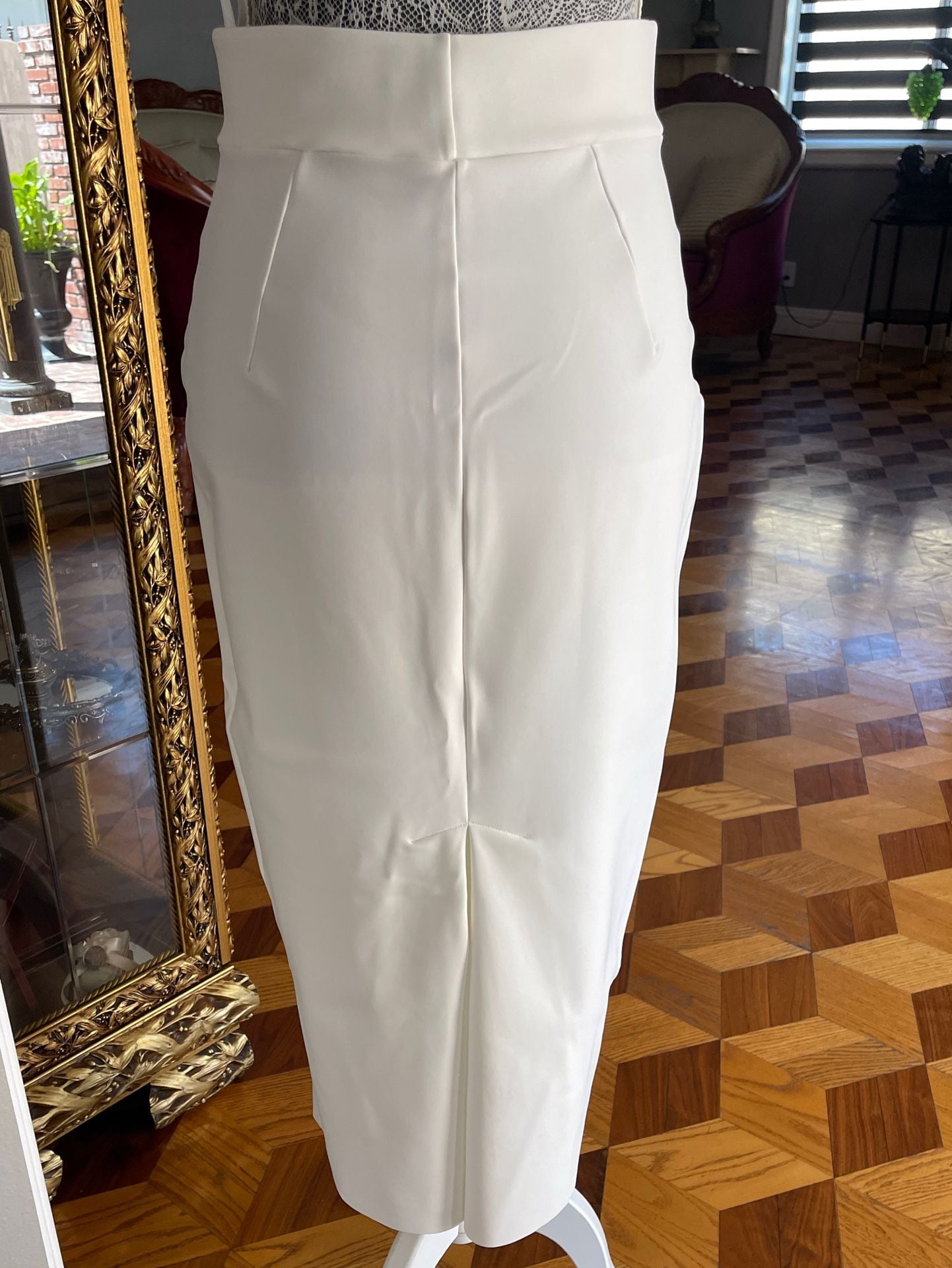 CHIARA BONI LA PETITE ROBE DELFINA PENCIL SKIRT
Size 44(8) 7