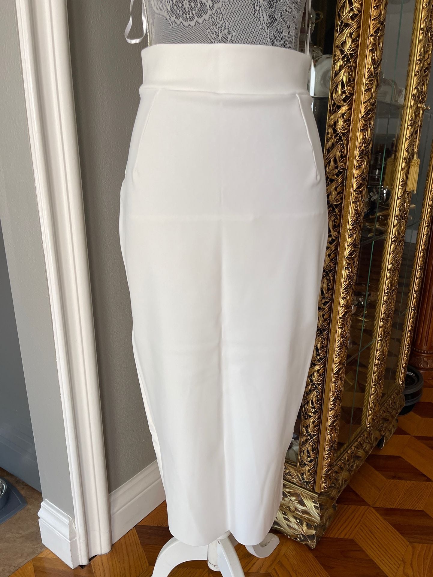 CHIARA BONI LA PETITE ROBE DELFINA PENCIL SKIRT
Size 44(8) 8