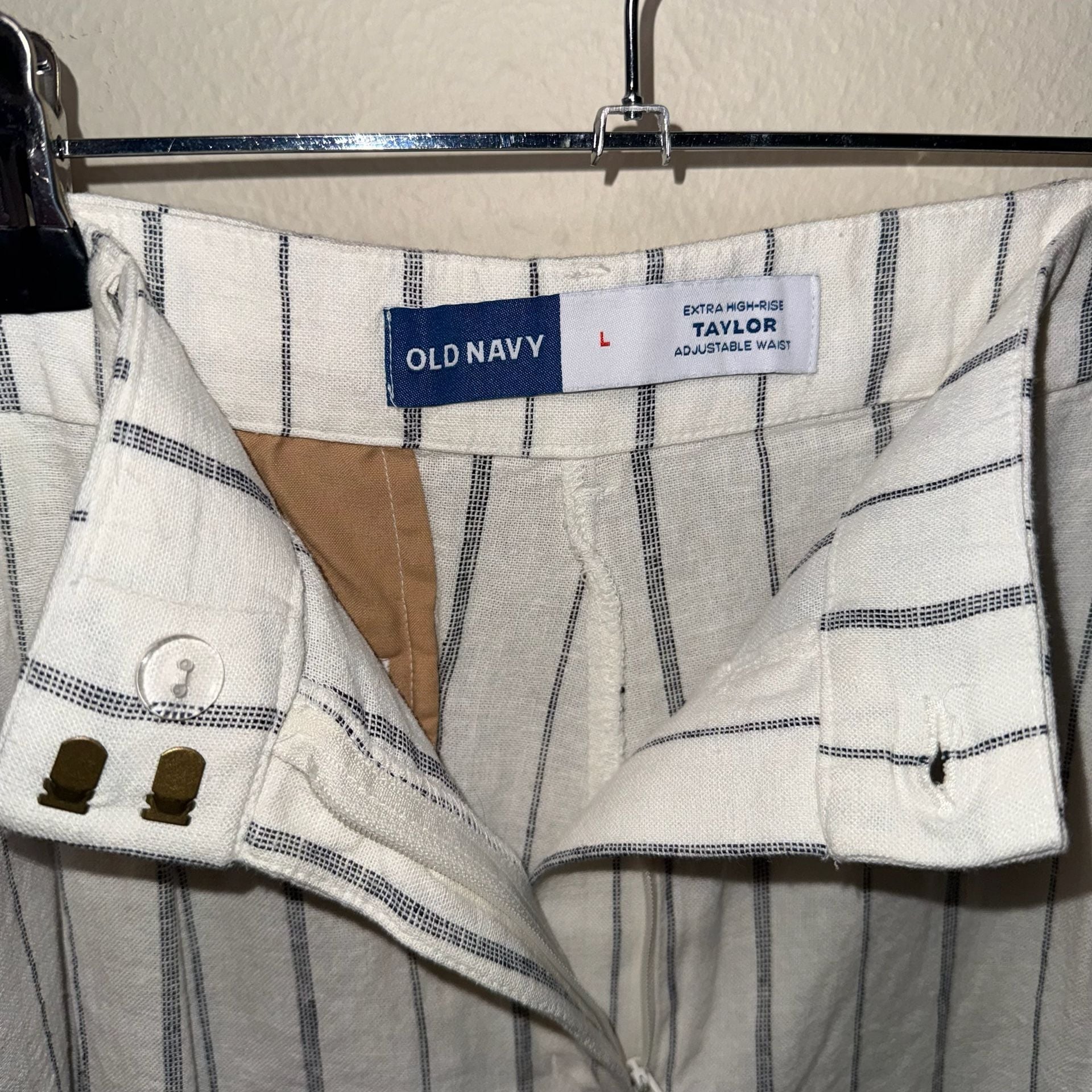 Old Navy Taylor Extra High-Rise Linen-Blend Striped Shorts Size L 3
