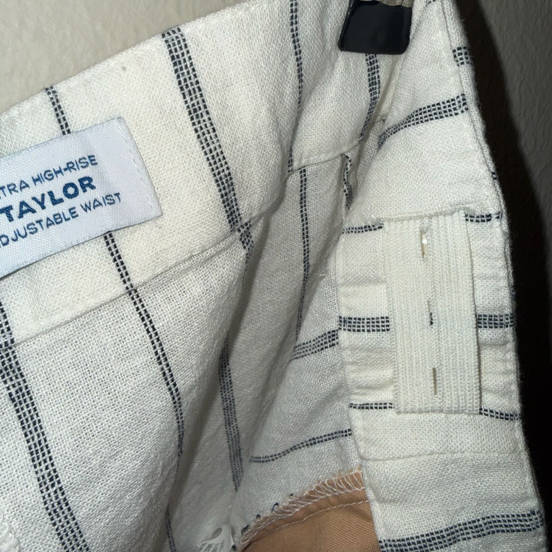 Old Navy Taylor Extra High-Rise Linen-Blend Striped Shorts Size L 6