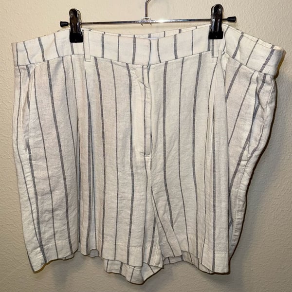 Old Navy Taylor Extra High-Rise Linen-Blend Striped Shorts Size L