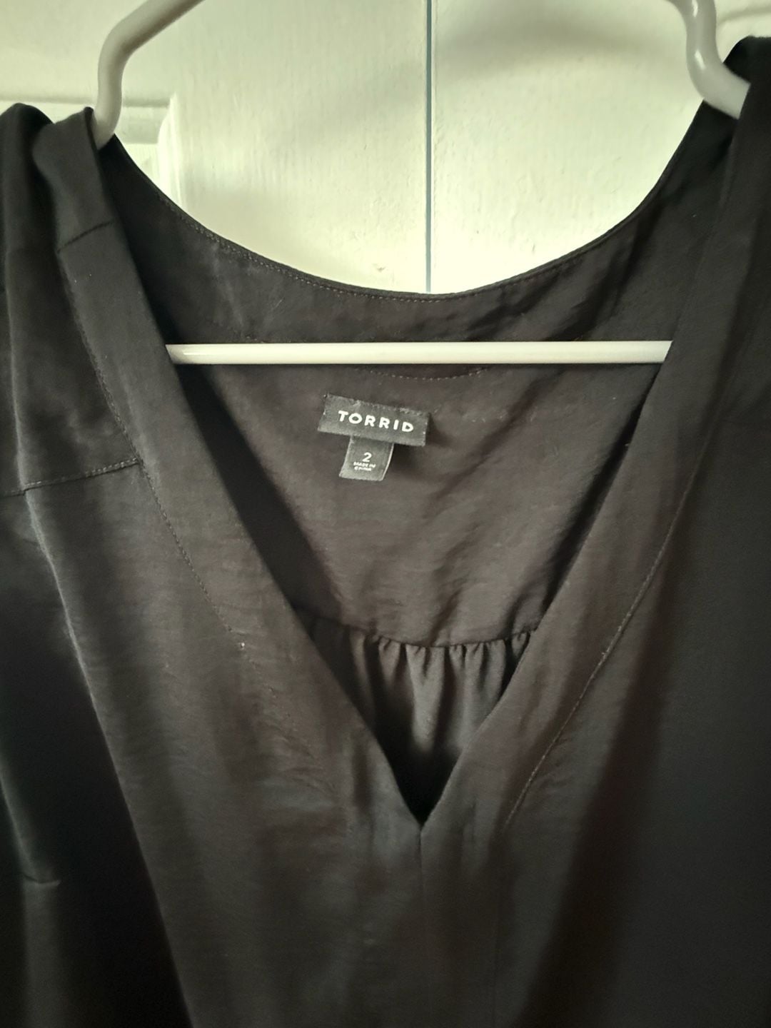 Torrid Black V-Neck Sleeveless Blouse Size 2 3