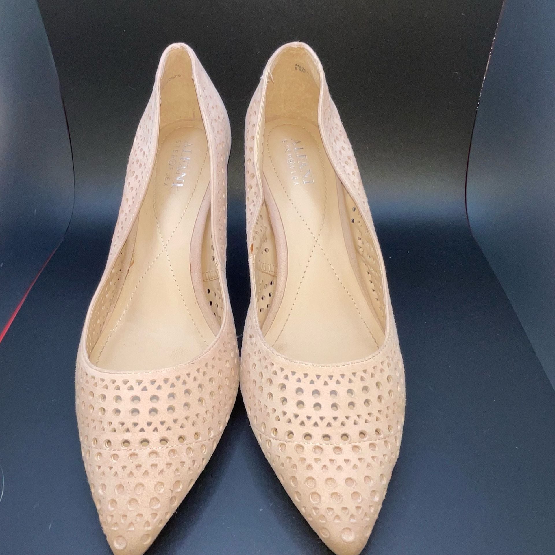 Alfani Step 'N Flex Perforated Pointed Toe Pumps Nude Size 6.5M 4