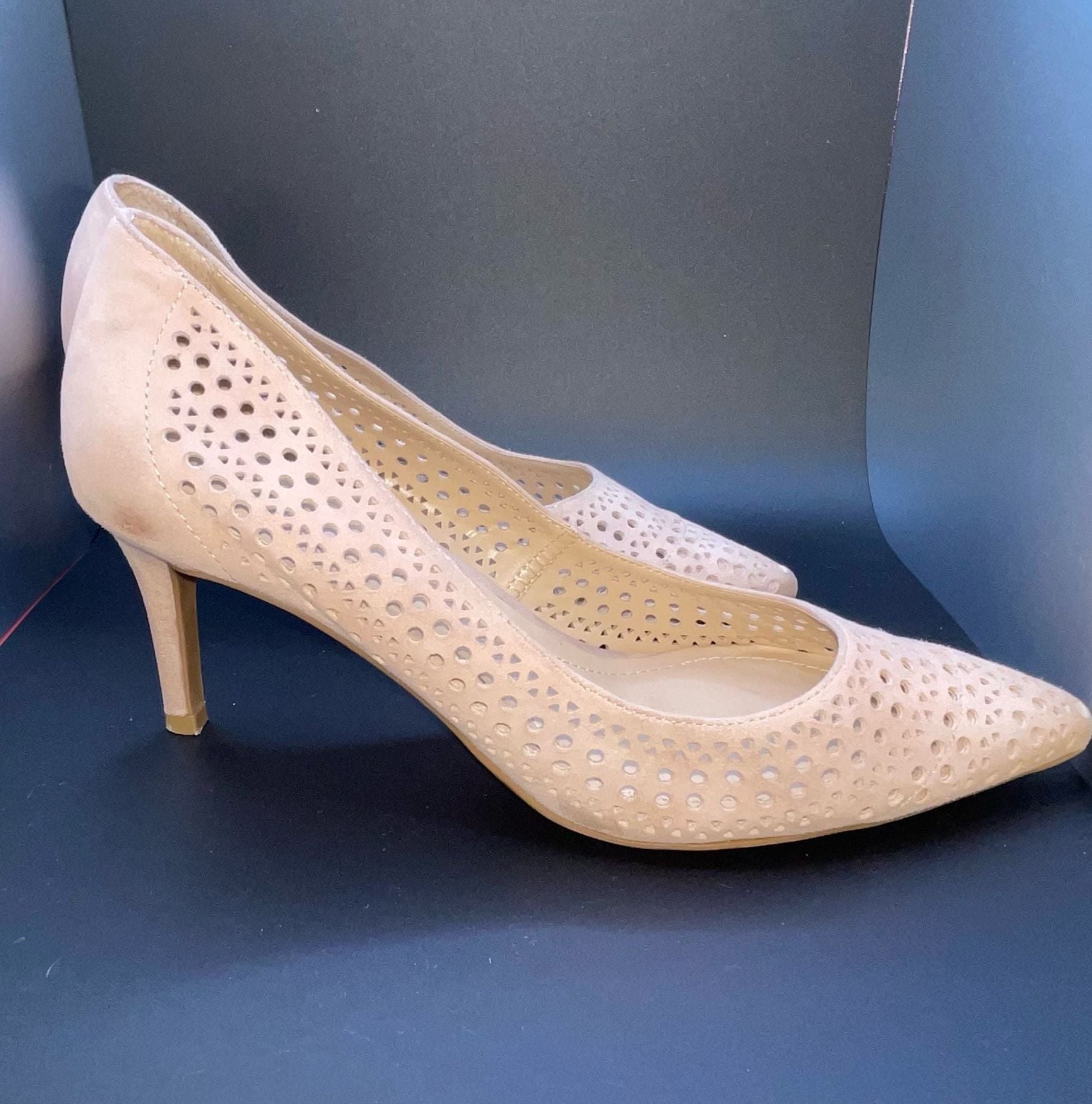 Alfani Step 'N Flex Perforated Pointed Toe Pumps Nude Size 6.5M 2