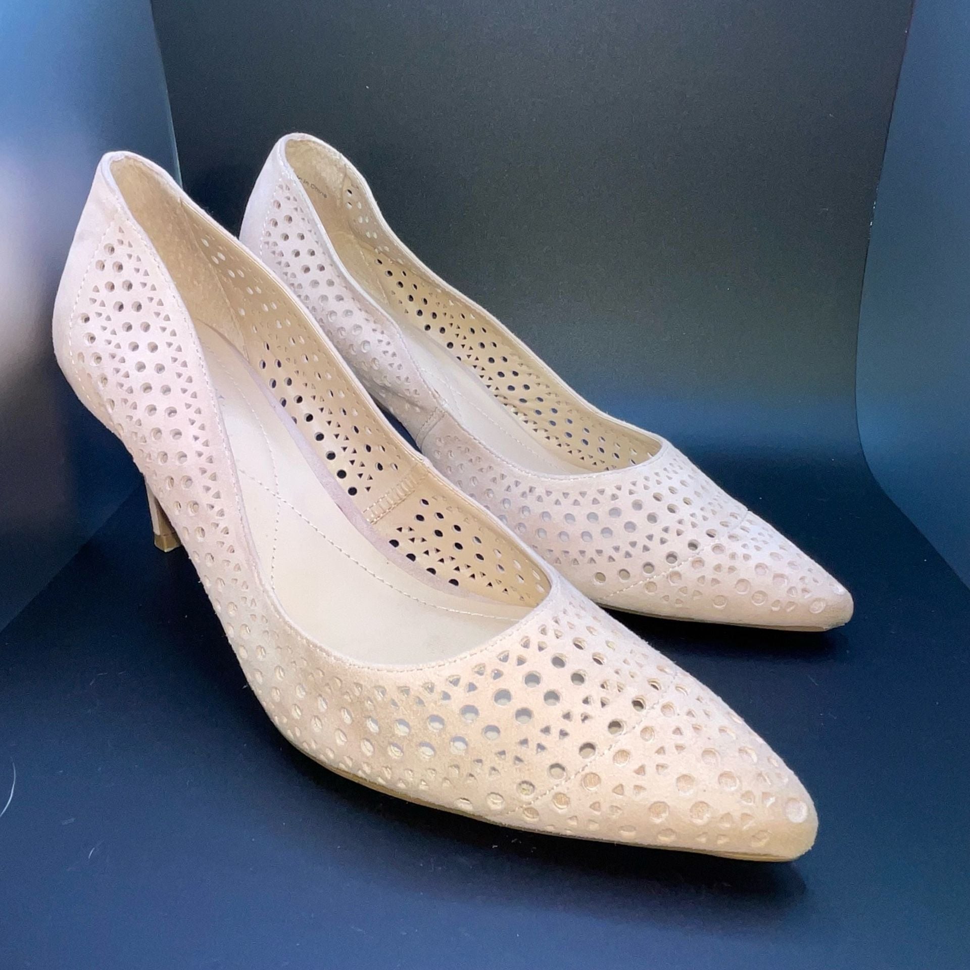 Alfani Step 'N Flex Perforated Pointed Toe Pumps Nude Size 6.5M 3