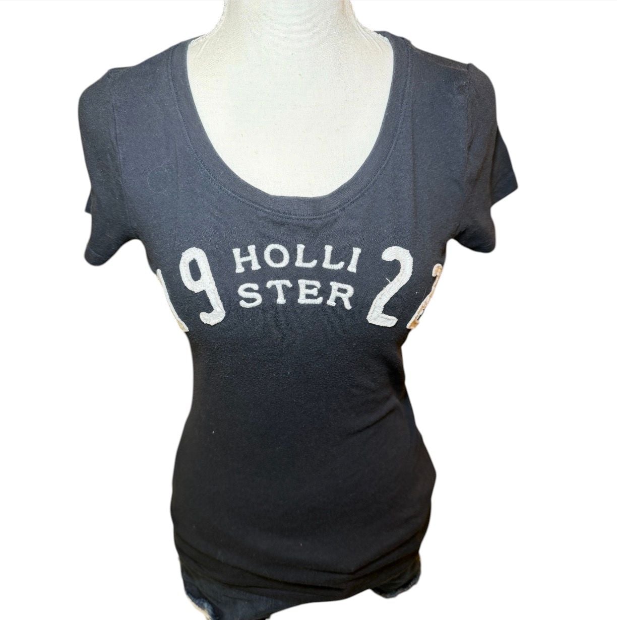 Hollister 1922 Navy Graphic Baby Tee Y2K Fitted Stretch Top Women XS 9