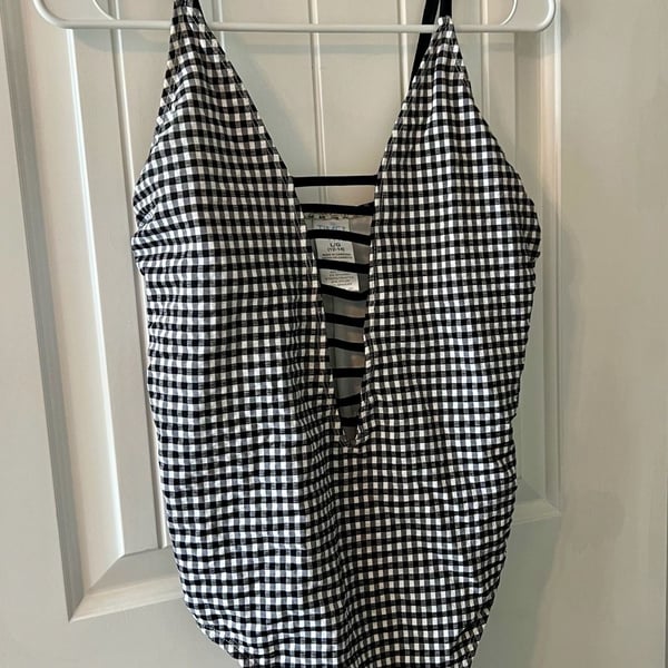 Time and Tru Black and White Gingham Strappy V-Neck One-Piece Swimsuit, Size Large (12-14)