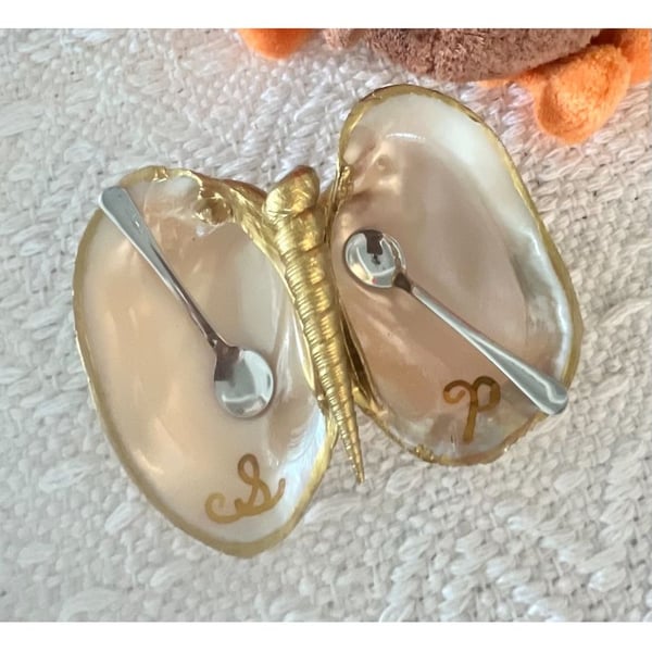 Ride the Wave Coastal Art Co Double Clam Shell Salt and Pepper Cellar with Spoons