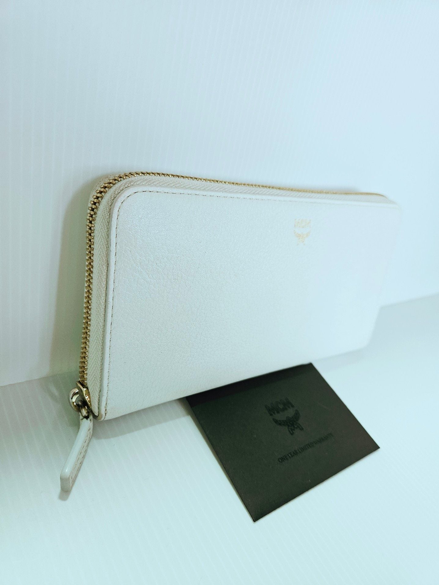MCM White Pebbled Leather Logo Zip Around Wallet EUC  8
