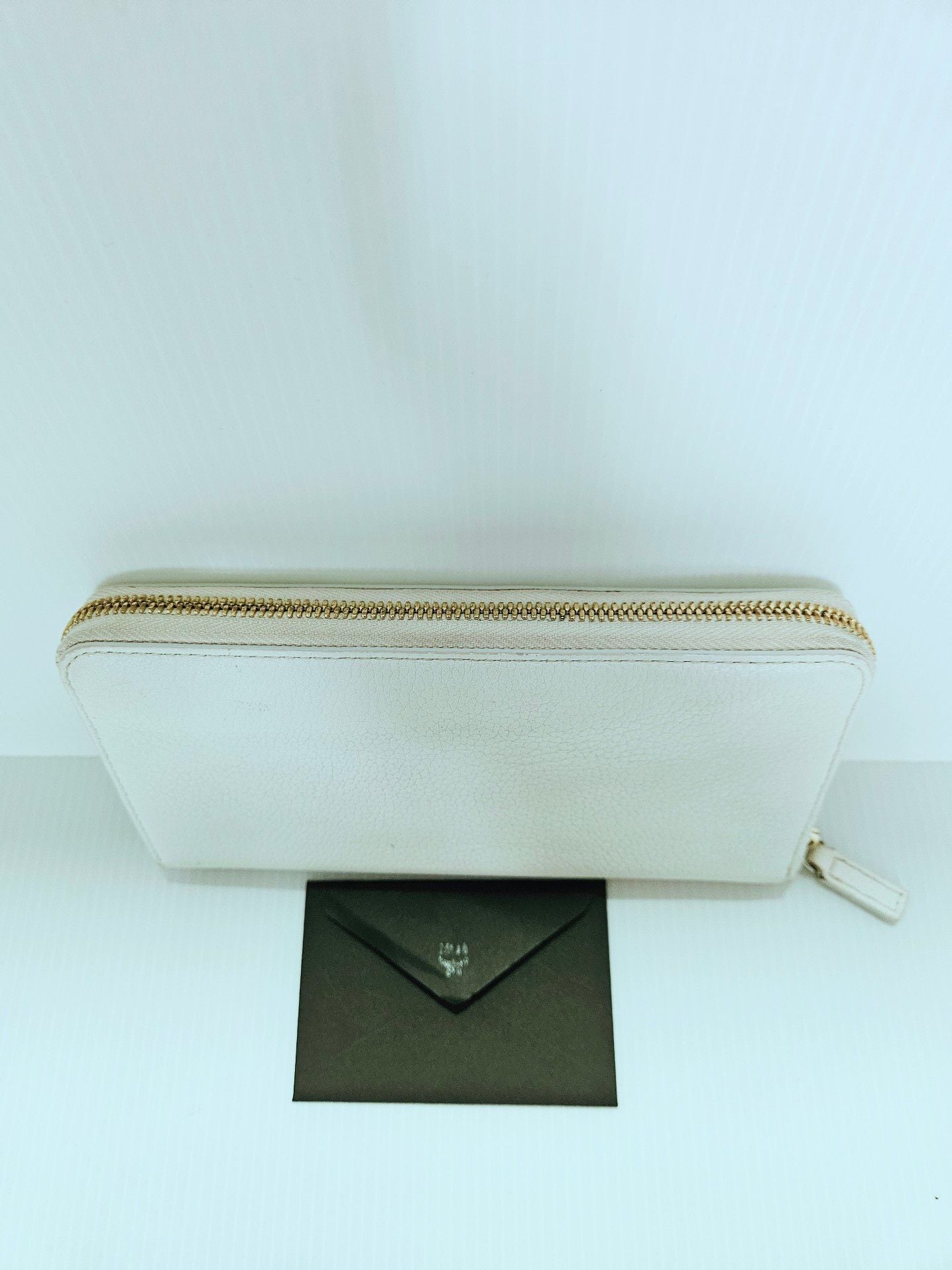 MCM White Pebbled Leather Logo Zip Around Wallet EUC  11