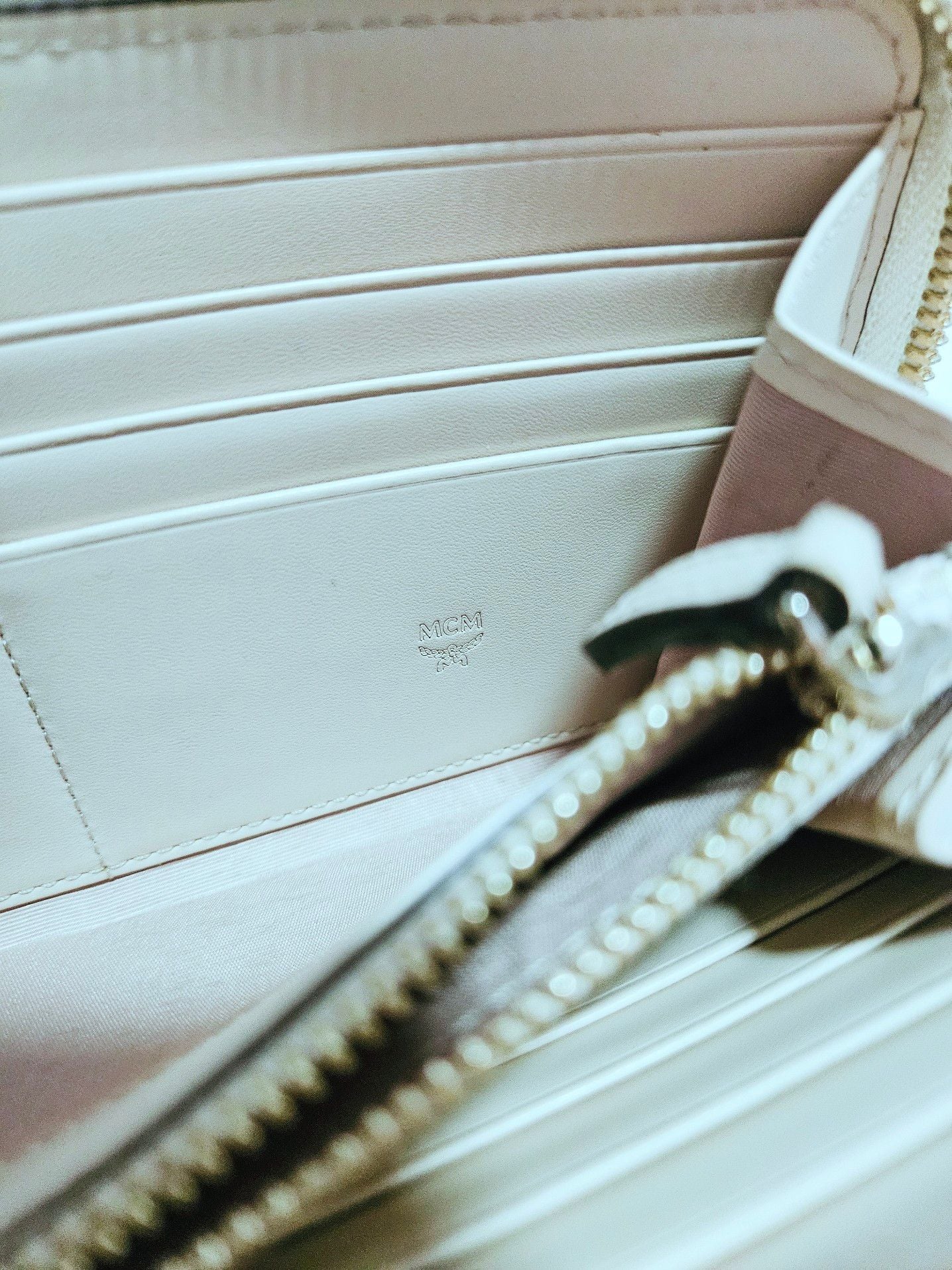 MCM White Pebbled Leather Logo Zip Around Wallet EUC  18