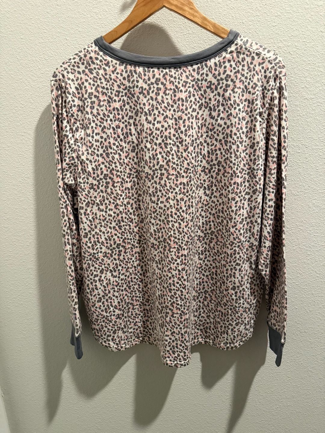 Cuddl Duds Leopard Print 2-Piece Pajama Set Henley Top & Joggers Size 1X 5