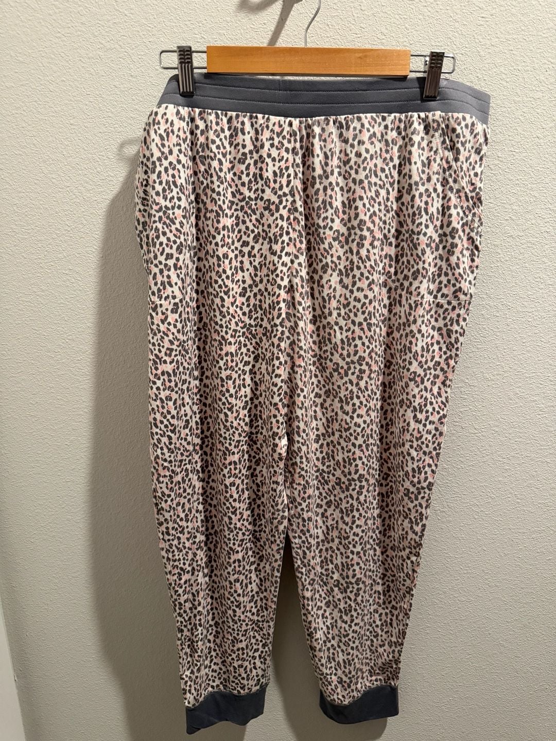 Cuddl Duds Leopard Print 2-Piece Pajama Set Henley Top & Joggers Size 1X 7