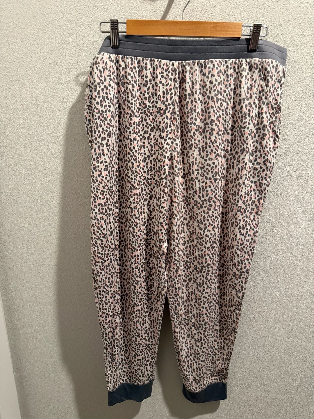 Cuddl Duds Leopard Print 2-Piece Pajama Set Henley Top & Joggers Size 1X 8
