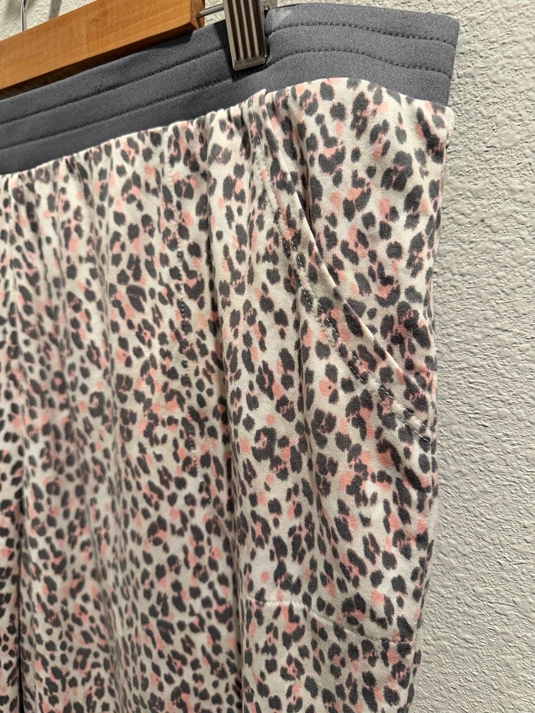 Cuddl Duds Leopard Print 2-Piece Pajama Set Henley Top & Joggers Size 1X 9