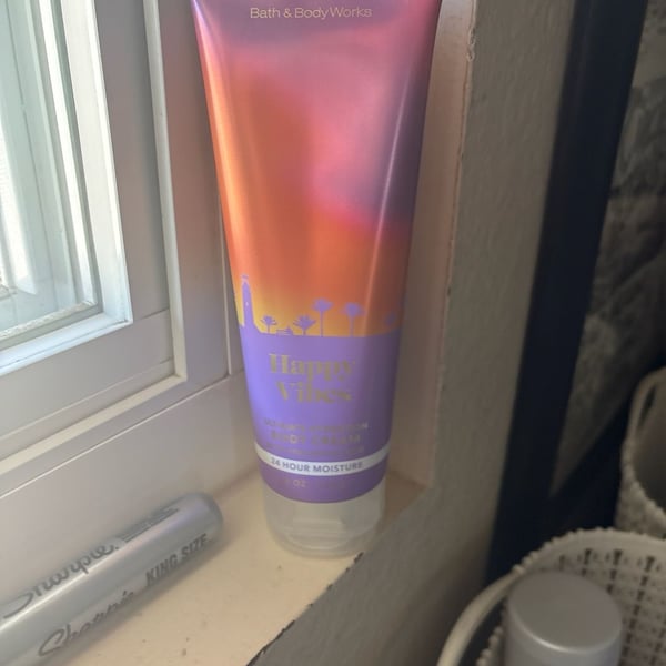 Bath & Body Works Happy Vibes Ultimate Hydration Body Cream 8 oz