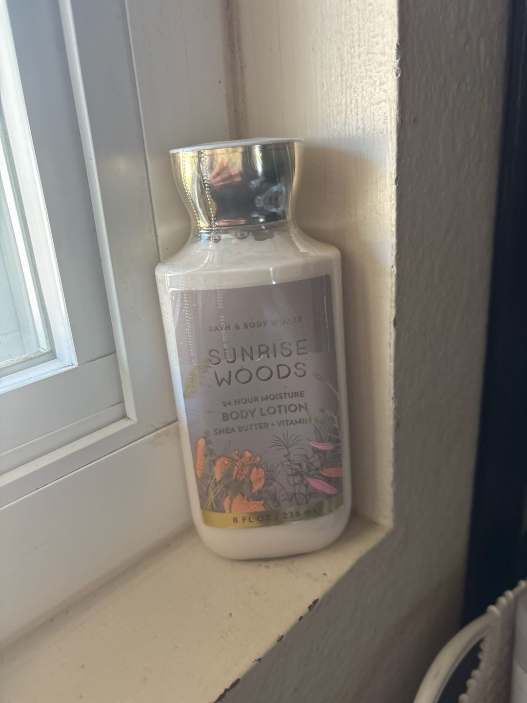 Bath & Body Works Sunrise Woods 24 Hour Moisture Body Lotion 8 fl oz 1