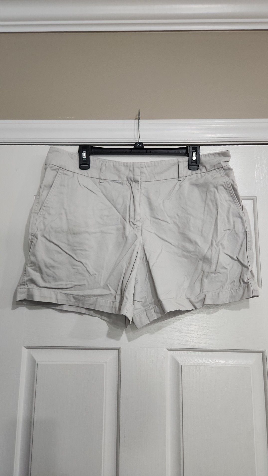 Vineyard Vines Women's Khaki Chino Shorts Size 14 2