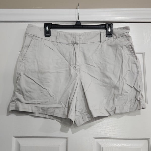 Vineyard Vines Women's Khaki Chino Shorts Size 14