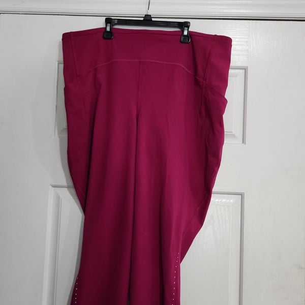 Lululemon Fast and Free High-Rise Crop 23" with Pockets Size 20 Magenta