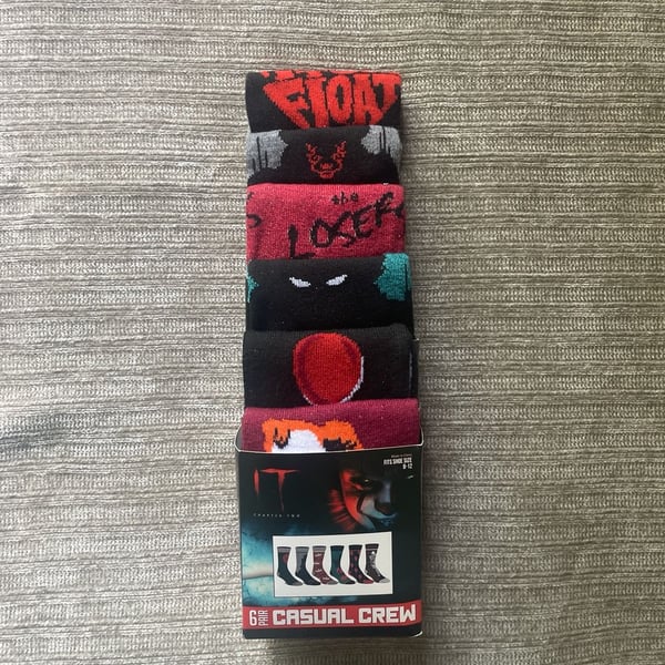 IT CHAPTER 2 Horror Movie Men's Casual Crew Socks 6 Pair Size 8-12 New With Tags