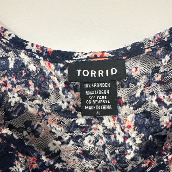 Torrid Navy Floral Lace Short Sleeve Scoop Neck Top Size 4