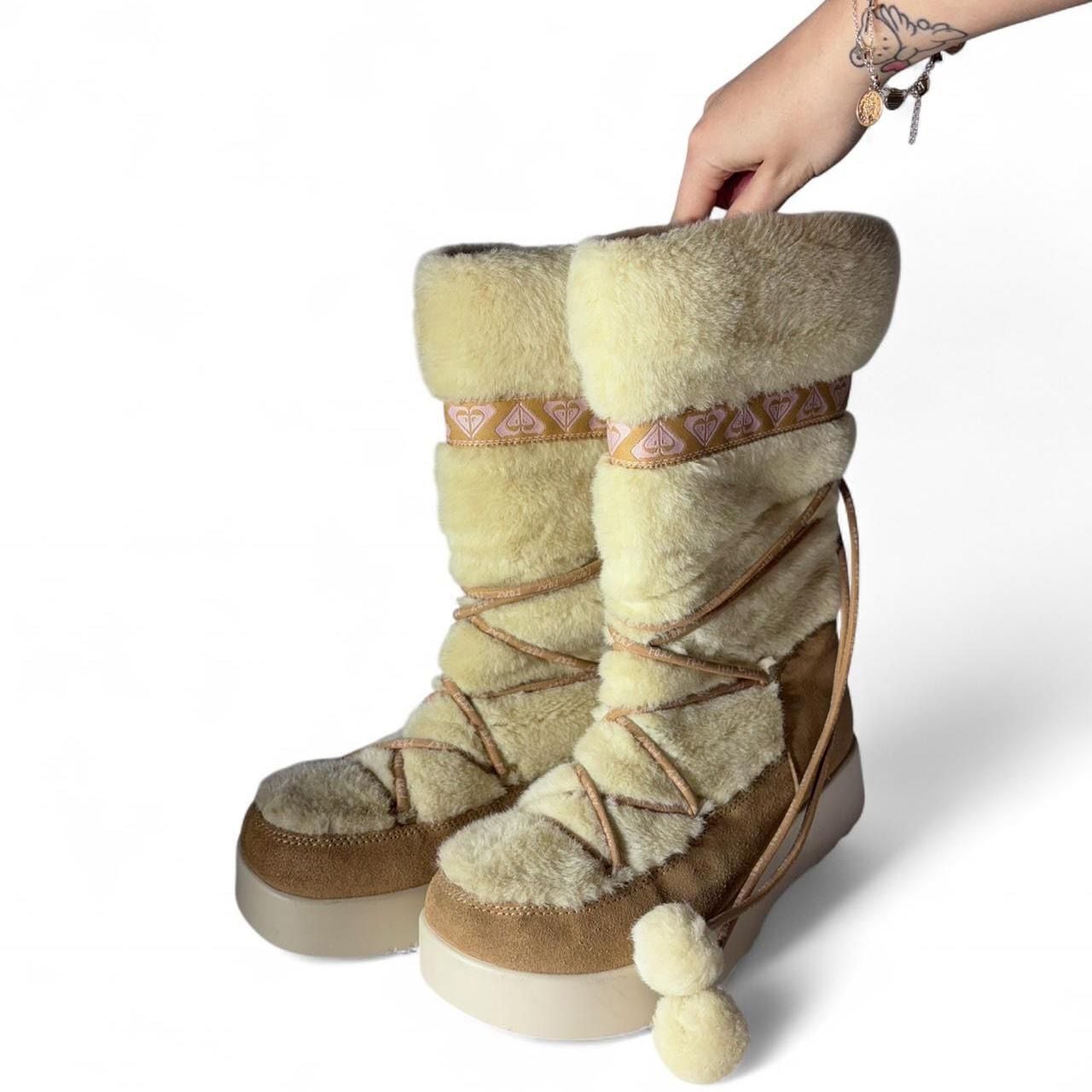 RARE Y2K Roxy Snowdrift Suede and Faux Fur Moon Boots w/ Pom Poms 2