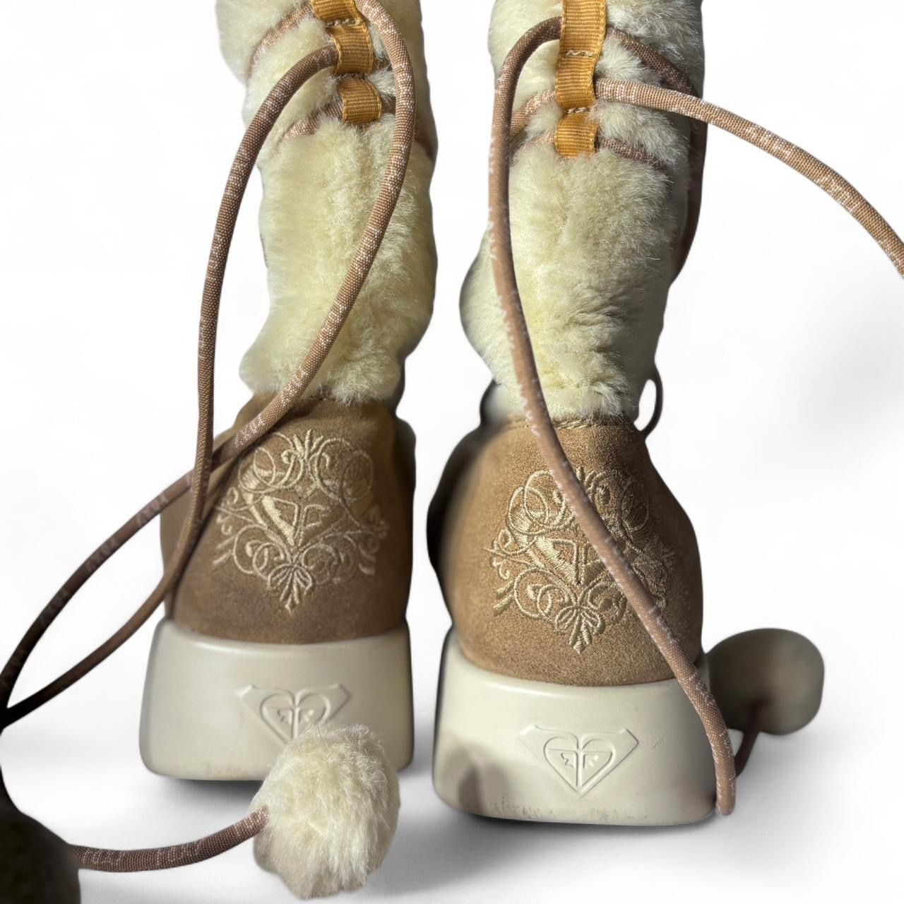 RARE Y2K Roxy Snowdrift Suede and Faux Fur Moon Boots w/ Pom Poms 8