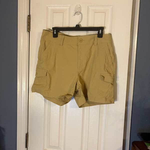 Eddie Bauer Women's Horizon Cargo Shorts Size 12 Khaki