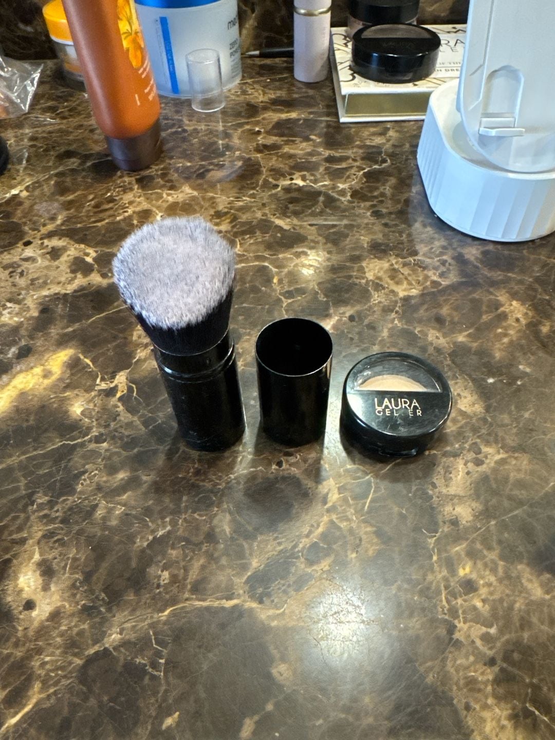 Laura Geller Retractable Kabuki Brush & Mini Baked Highlighter in French vanilla 1